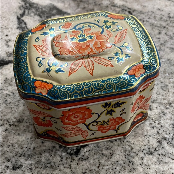 Baret Ware Other - Vintage Baret Ware Floral Metal Tea Tin Octagon #166 England!